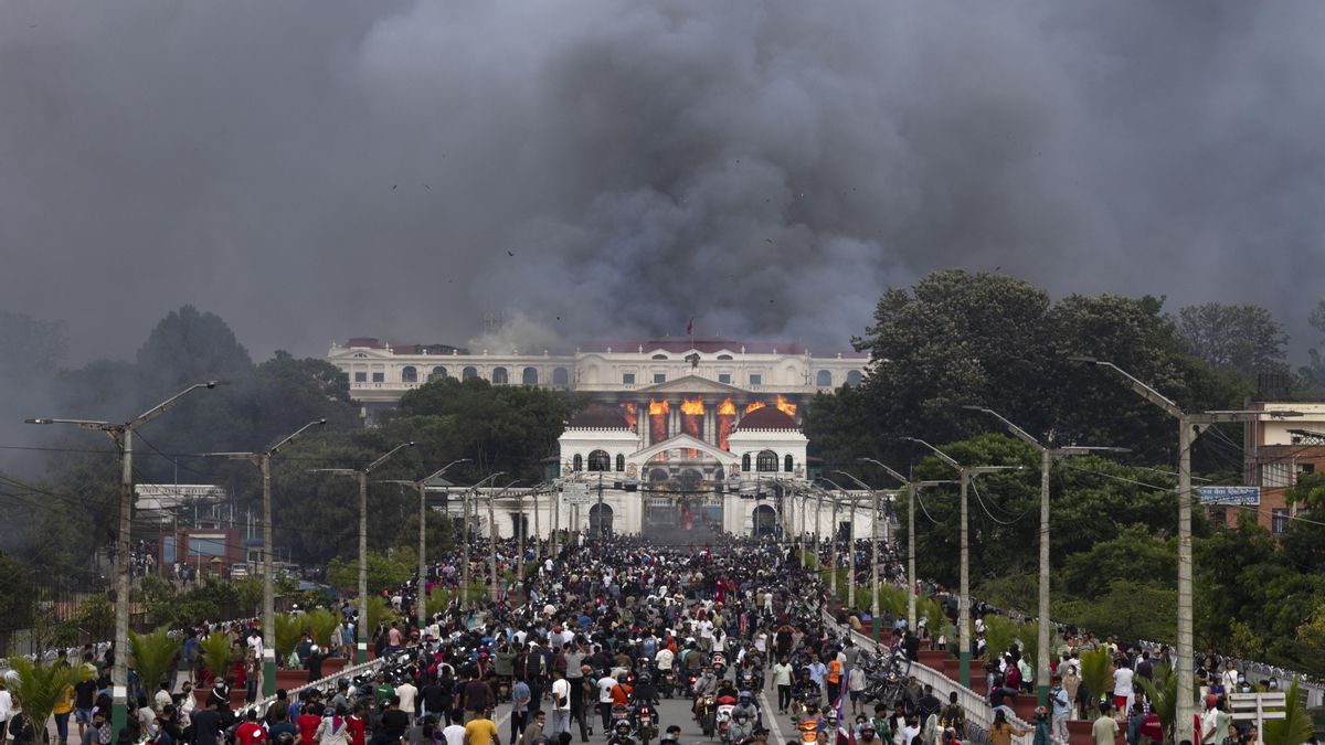 El primer ministro de Nepal dimite tras las protestas de la generación Z contra el veto a las redes sociales