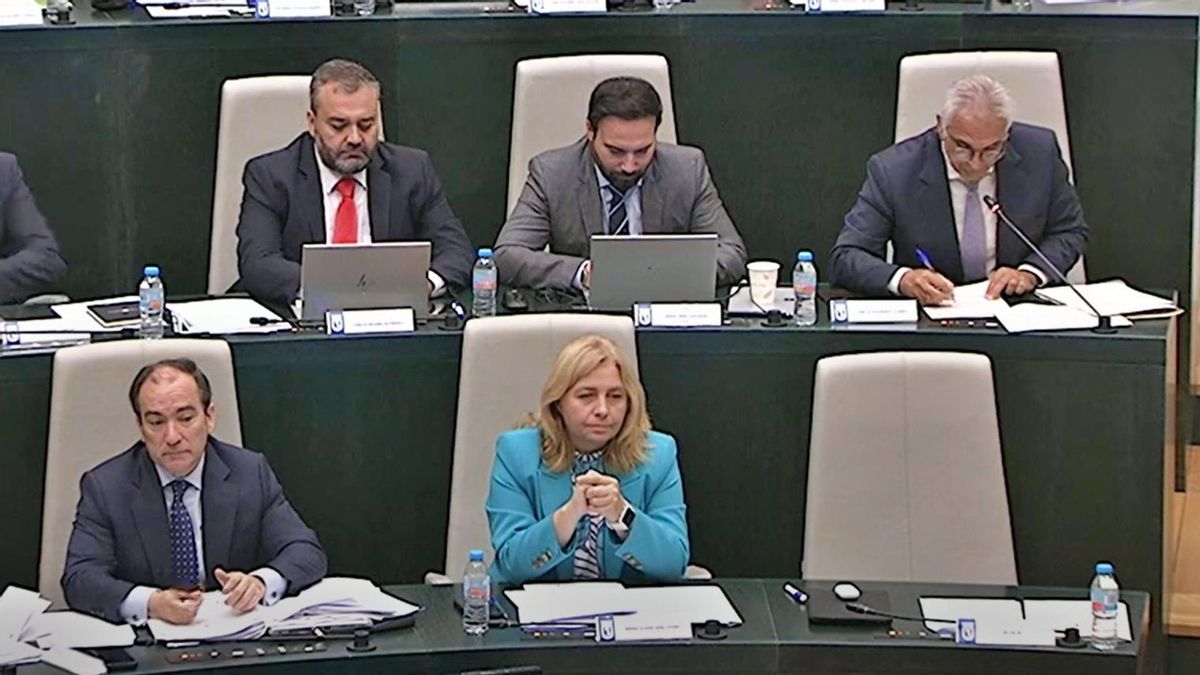 Almeida se va del pleno del Ayuntamiento de Madrid y provoca que su propio gobierno pierda una votación