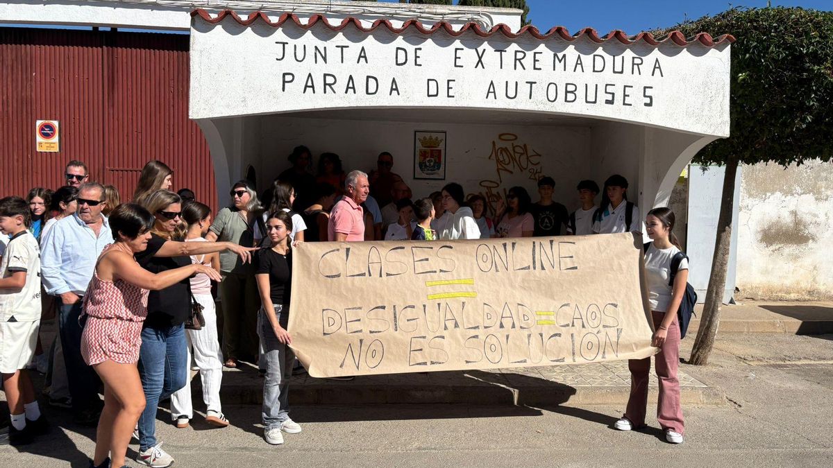 La consejera extremeña de Educación pone de acuerdo a toda la comunidad educativa, pero en su contra
