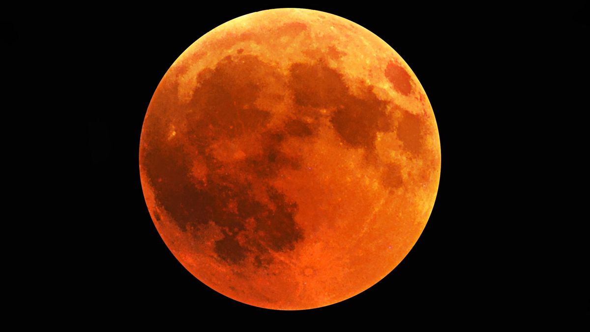 Este domingo llega un eclipse lunar total visible en España: cuándo y dónde ver la Luna de Sangre