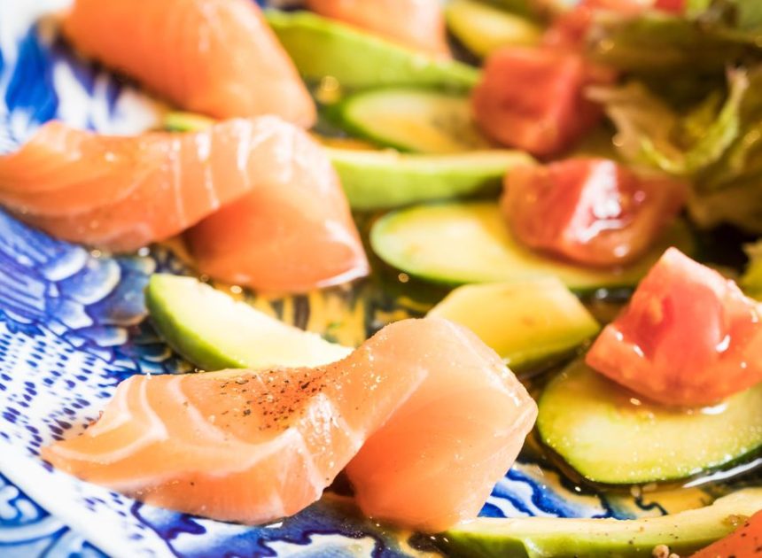 Estos son los alimentos que pueden ayudarte a mejorar la piel (y los que pueden empeorarla)
