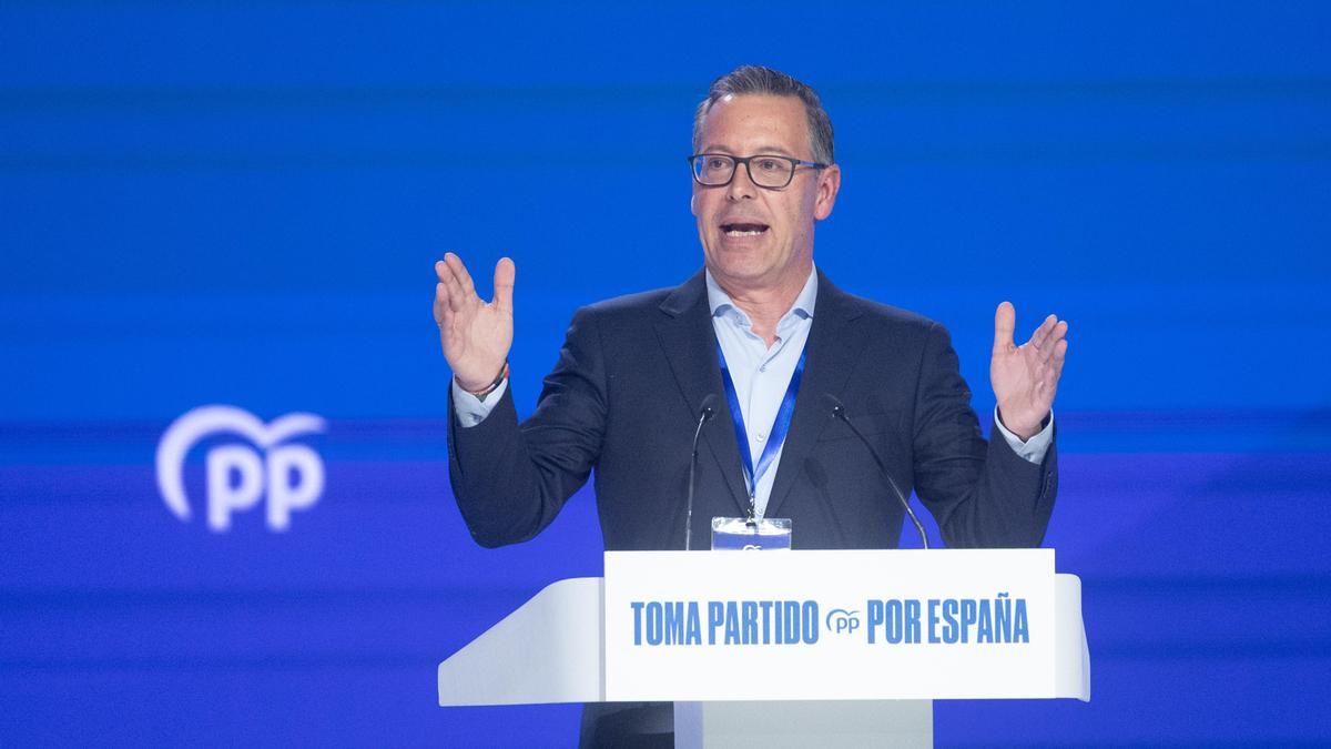 Alfonso Serrano: el palanganero fiel, la gentuza y los gilipollas