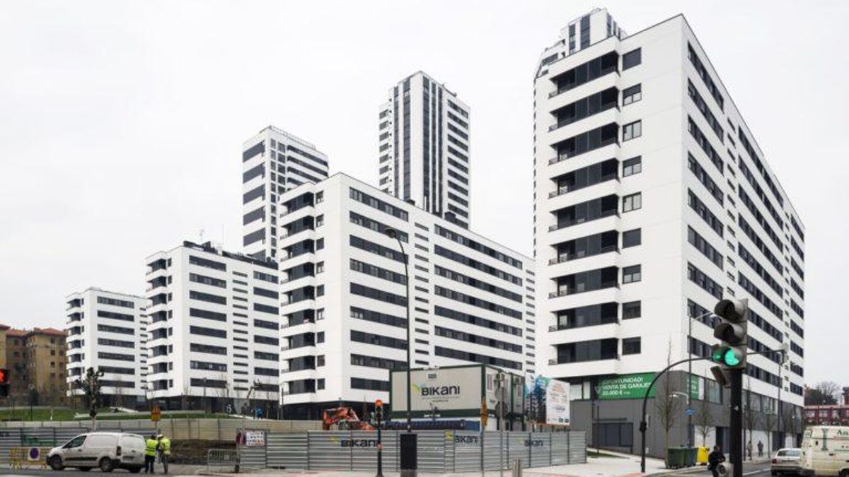 El fenómeno de los ‘edificios cebra’ que invaden las ciudades: “Están hechos para venderse en una foto de inmobiliaria”