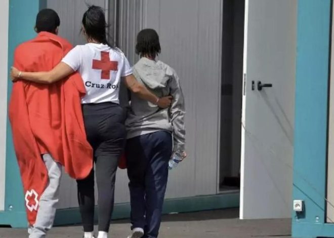 Los menores migrantes que lleguen desde este lunes a Canarias serán derivados en un plazo de 15 días a otras comunidades