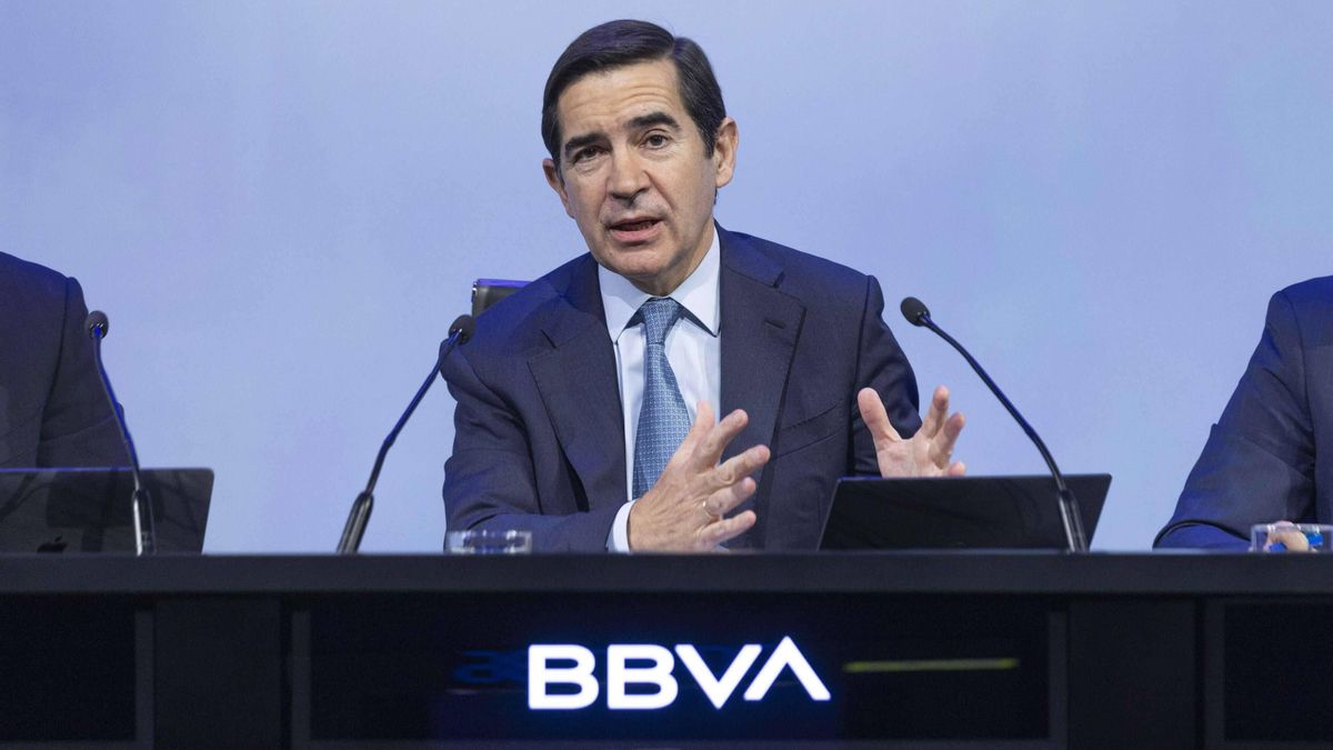 BBVA anuncia por sorpresa un dividendo en noviembre para atraer a los accionistas de Sabadell