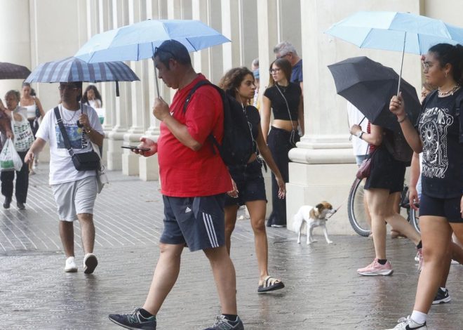Bajada de temperaturas y chubascos generalizados este domingo en la península