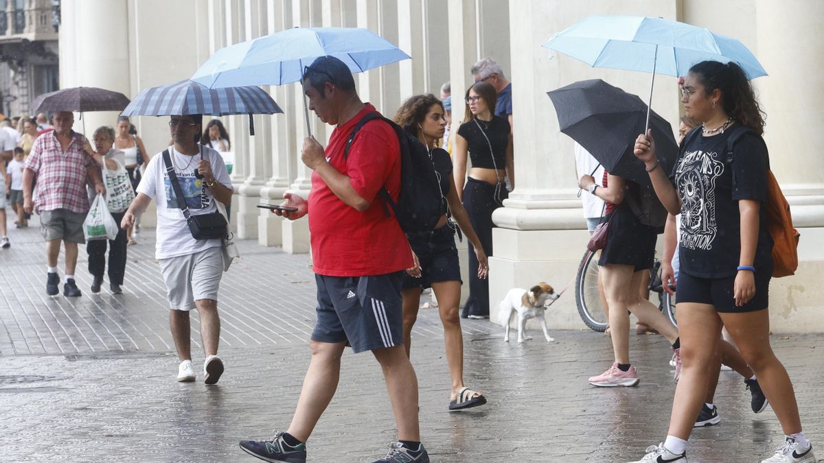 Bajada de temperaturas y chubascos generalizados este domingo en la península