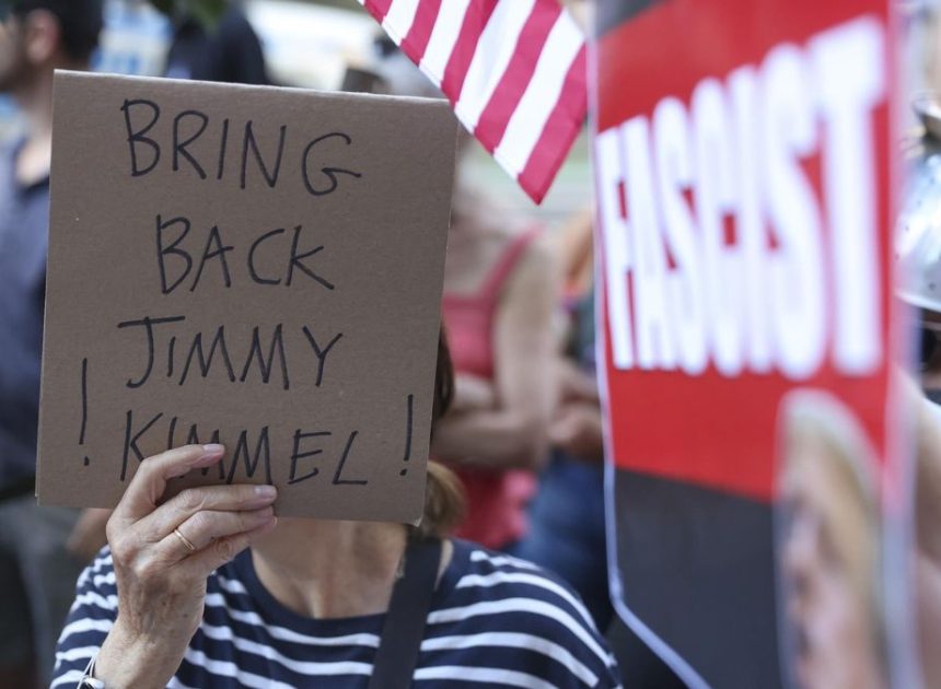 Las cadenas locales asociadas a la ABC boicotean el regreso de Jimmy Kimmel