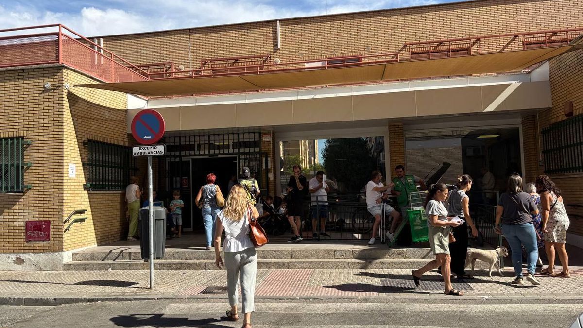 «Esto es un caos»: una mañana en un centro de salud de Sevilla