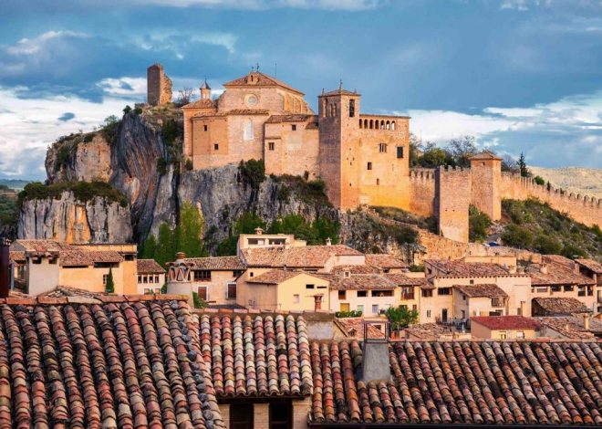 Una villa medieval, una colegiata fortificada y pasarelas colgantes: Alquézar, uno de los pueblos más bonitos de Aragón