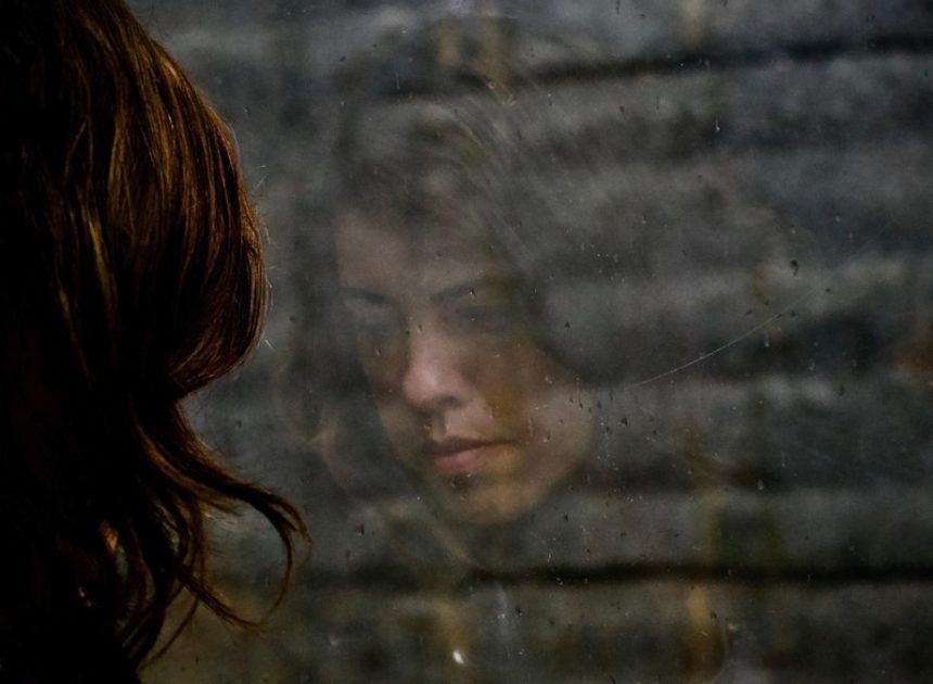 ¿A qué temen los adolescentes? Ellas, a que su imagen se use en contenido porno y ellos, a ser acusados de acoso sexual