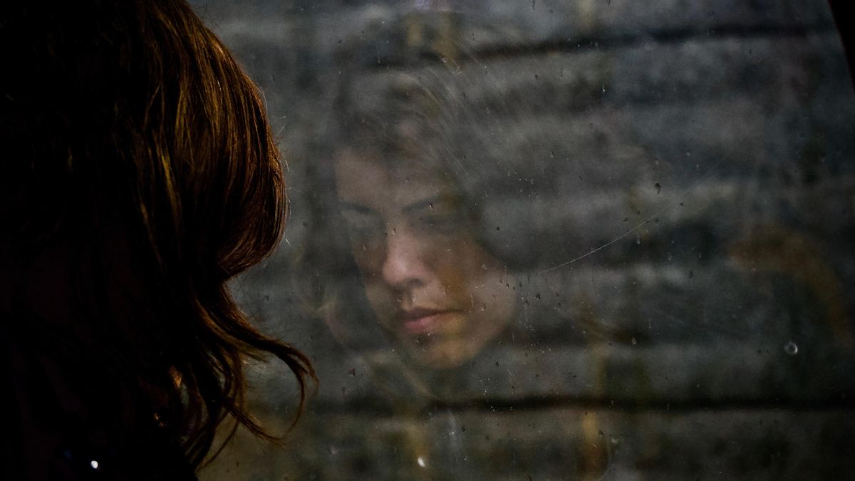 ¿A qué temen los adolescentes? Ellas, a que su imagen se use en contenido porno y ellos, a ser acusados de acoso sexual
