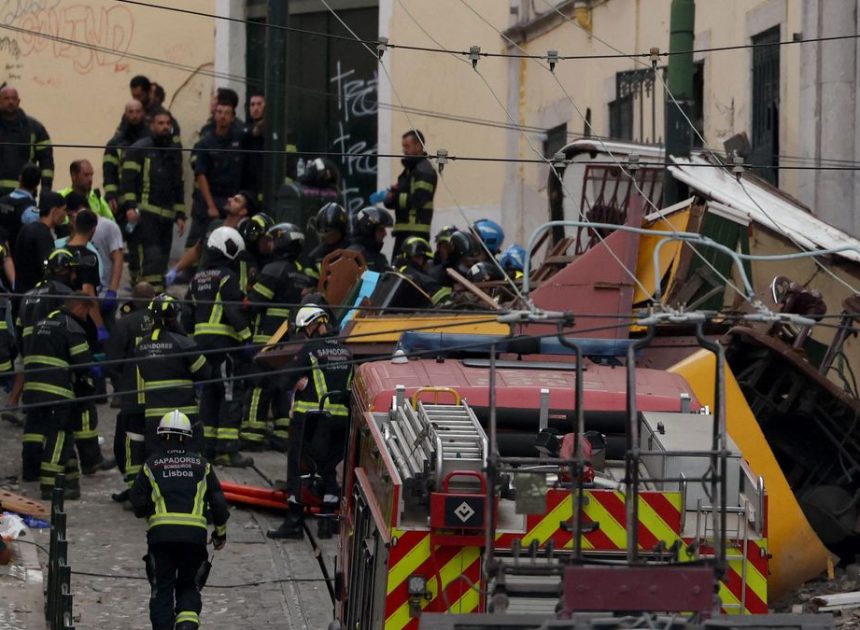 Al menos tres muertos y varios heridos tras descarrilar un popular funicular en Lisboa