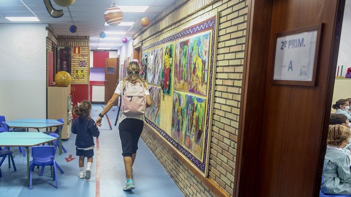 Plazas fantasma y listas plagadas de errores: la caótica vuelta al cole de los profesores en Madrid