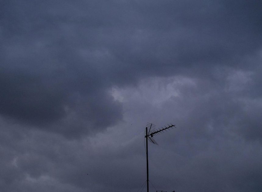 El sur de Alicante suspende las clases a la espera de un nuevo ‘reventón térmico’ con granizo y viento huracanado