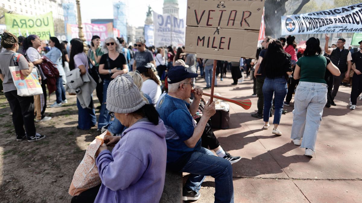 La oposición argentina vence a la motosierra de Milei y recupera fondos para universidades y hospitales