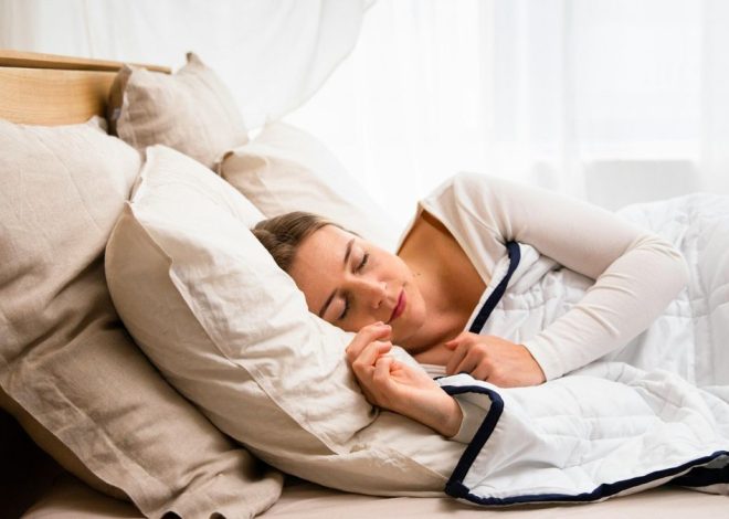 Qué debemos considerar para elegir una almohada, según un fisioterapeuta: «La posición en la que dormimos influye»