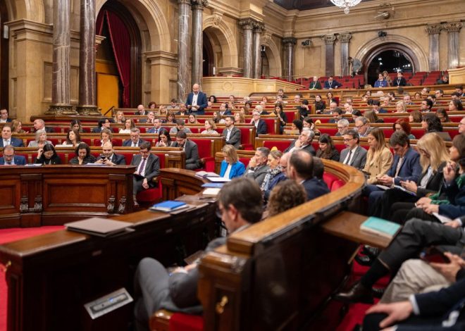 El Parlament reclama con los votos del PSC una financiación que vaya más lejos de lo pactado con Hacienda