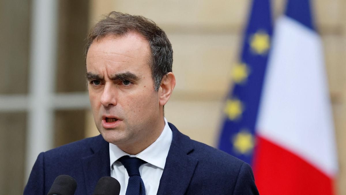 Macron nombrará un nuevo primer ministro en las próximas 48 horas en medio de la crisis política