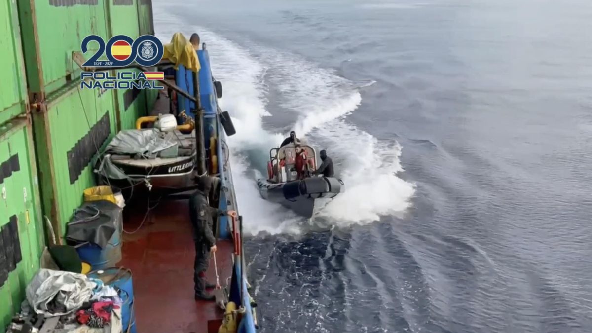 Interceptado a 600 millas de Canarias un buque con más de seis toneladas de cocaína con destino Galicia