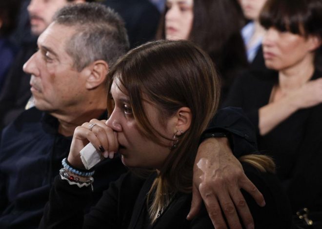 Lágrimas, dignidad y memoria: las imágenes del funeral de Estado por la víctimas de la dana