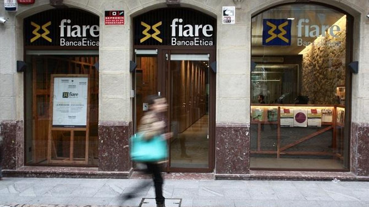 El Gobierno aprobará una norma para fomentar la banca ética: con límites a los sueldos y sin inversión en armamento