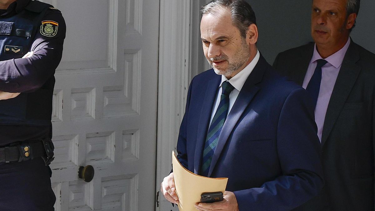 El juez Puente plantea al Congreso una reforma que impida a Ábalos ser diputado y Armengol recuerda que su papel «no es opinar sobre las leyes»