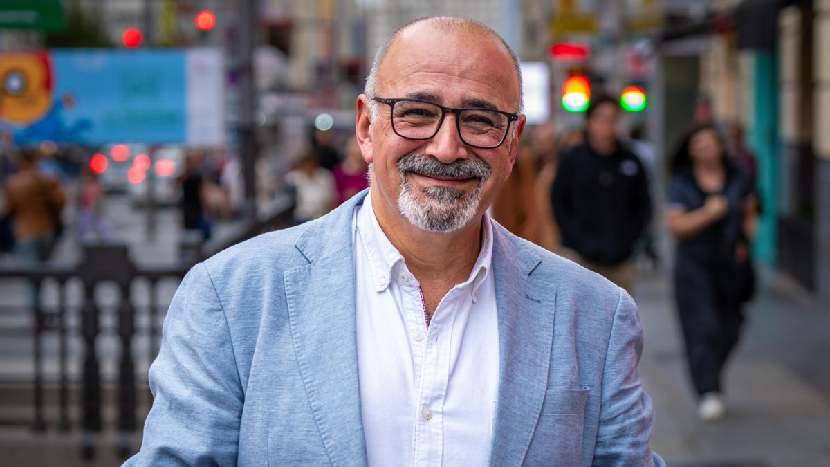 Ignacio López-Goñi, microbiólogo: “No vas a vivir cien años por comer muchos yogures”