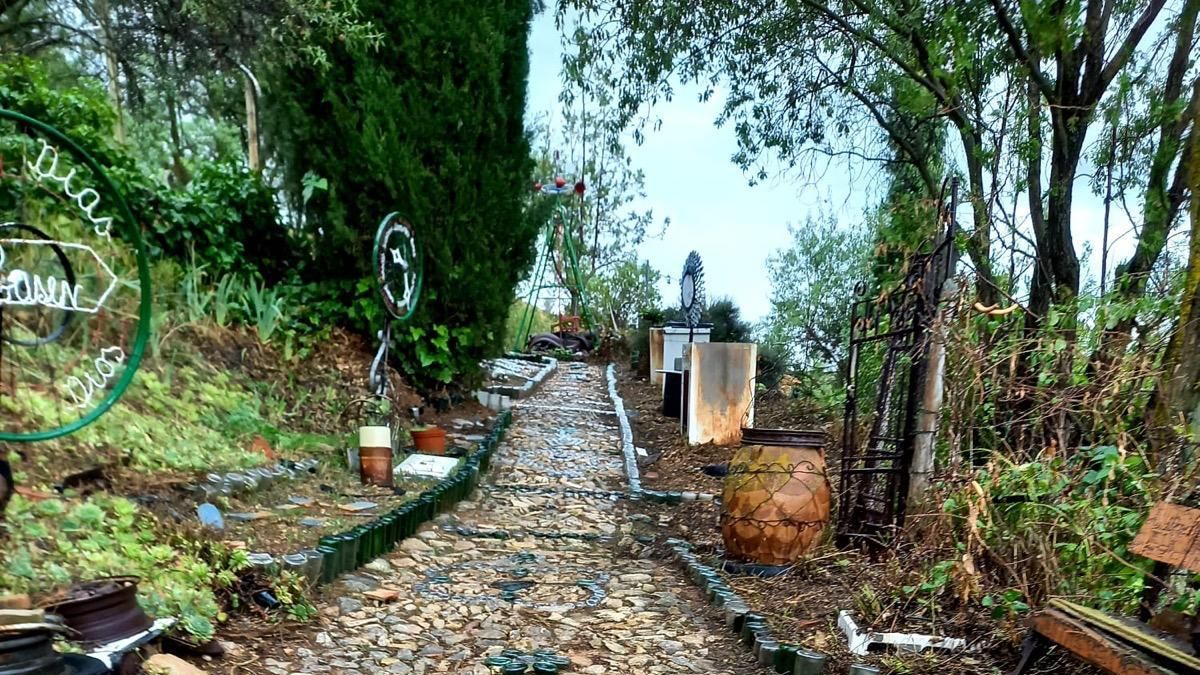 Los vecinos de Bueña, en Teruel, recuperan la memoria de ‘tío Cesáreo’ restaurando su jardín