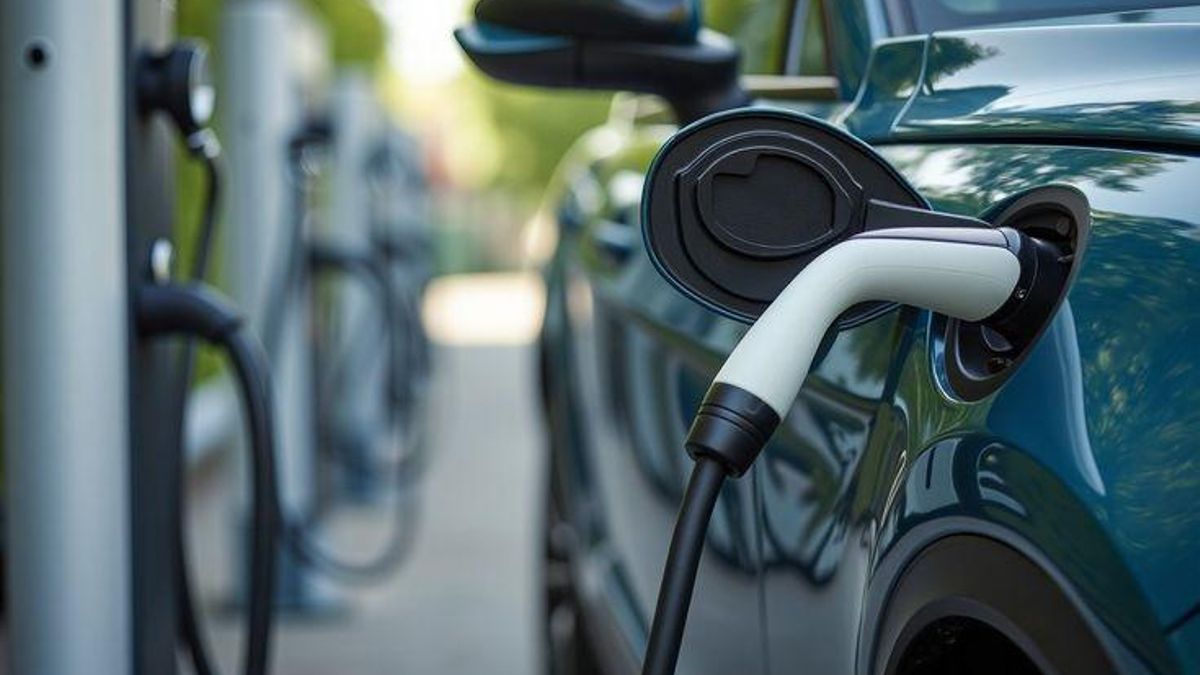 Los híbridos enchufables contaminan casi tanto como los coches de gasolina