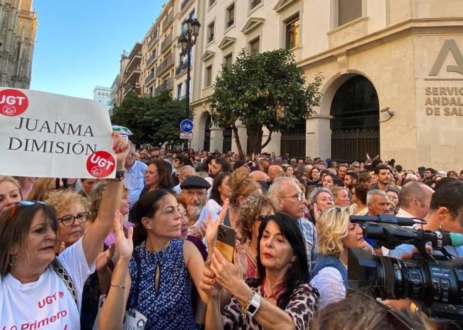 «Moreno Bonilla, fuera de Sevilla»: una multitudinaria manifestación pide dimisiones por el escándalo de los cribados de cáncer