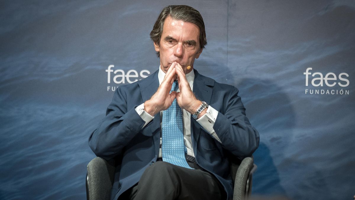 Aznar nunca mira atrás, excepto para autoelogiarse