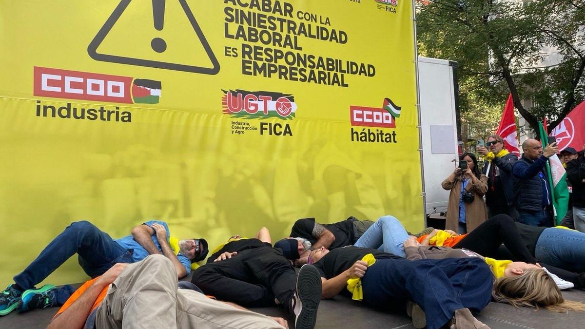 «Queremos salud, no un ataúd»: el clamor frente a la patronal contra el aumento de muertes en las obras y la industria