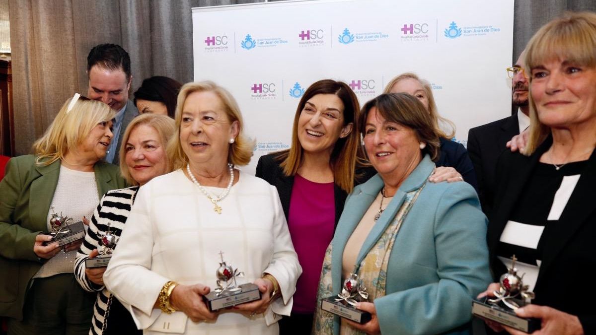 El Gobierno de Cantabria presumió de ser la comunidad con «menor privatización sanitaria» dos días después de tramitar 216 millones para un hospital privado