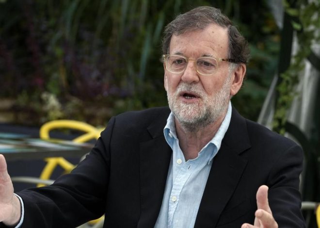 Rajoy se distancia de Feijóo y denuncia los populismos que buscan pescar en el río revuelto del debate migratorio
