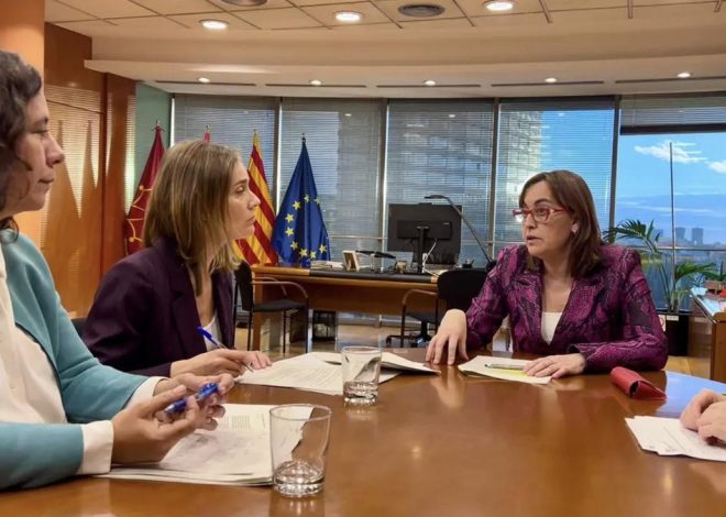 El Govern acerca posiciones con los Comuns con la unidad antidesahucios y más compras de pisos sociales