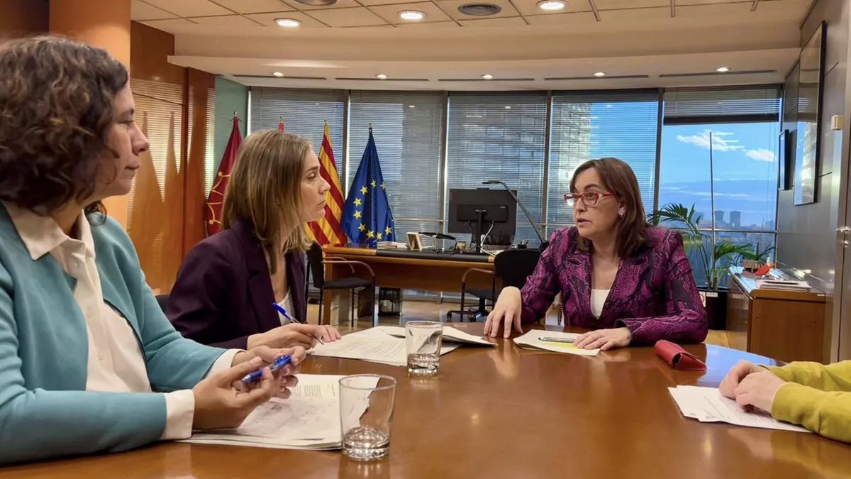 El Govern acerca posiciones con los Comuns con la unidad antidesahucios y más compras de pisos sociales