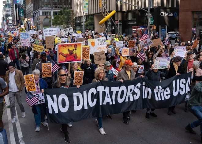 Las imágenes de las manifestaciones contra Trump por todo Estados Unidos