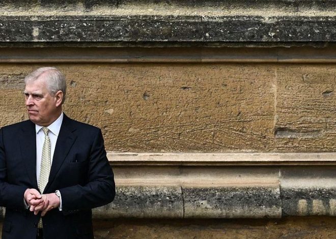 Carlos III le quita a Andrés el título de «príncipe» y le echa de su mansión por el caso Epstein