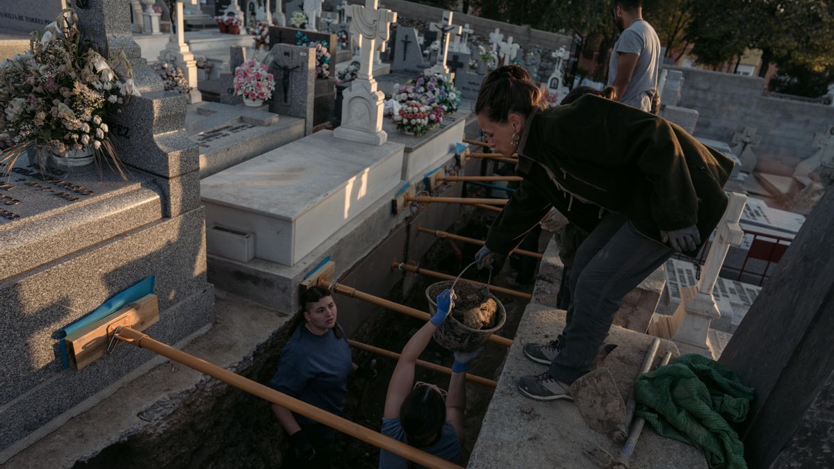 El Gobierno financiará la fase final de la mayor exhumación de republicanos en Madrid tras dos años de espera
