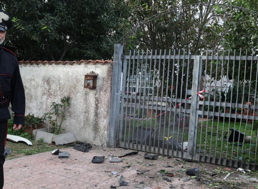 Una bomba destruye el coche de un periodista italiano en un supuesto ataque intimidatorio