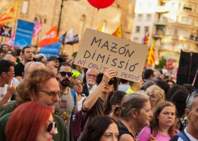 La manifestación contra la gestión de la dana un año después de la tragedia, en imágenes