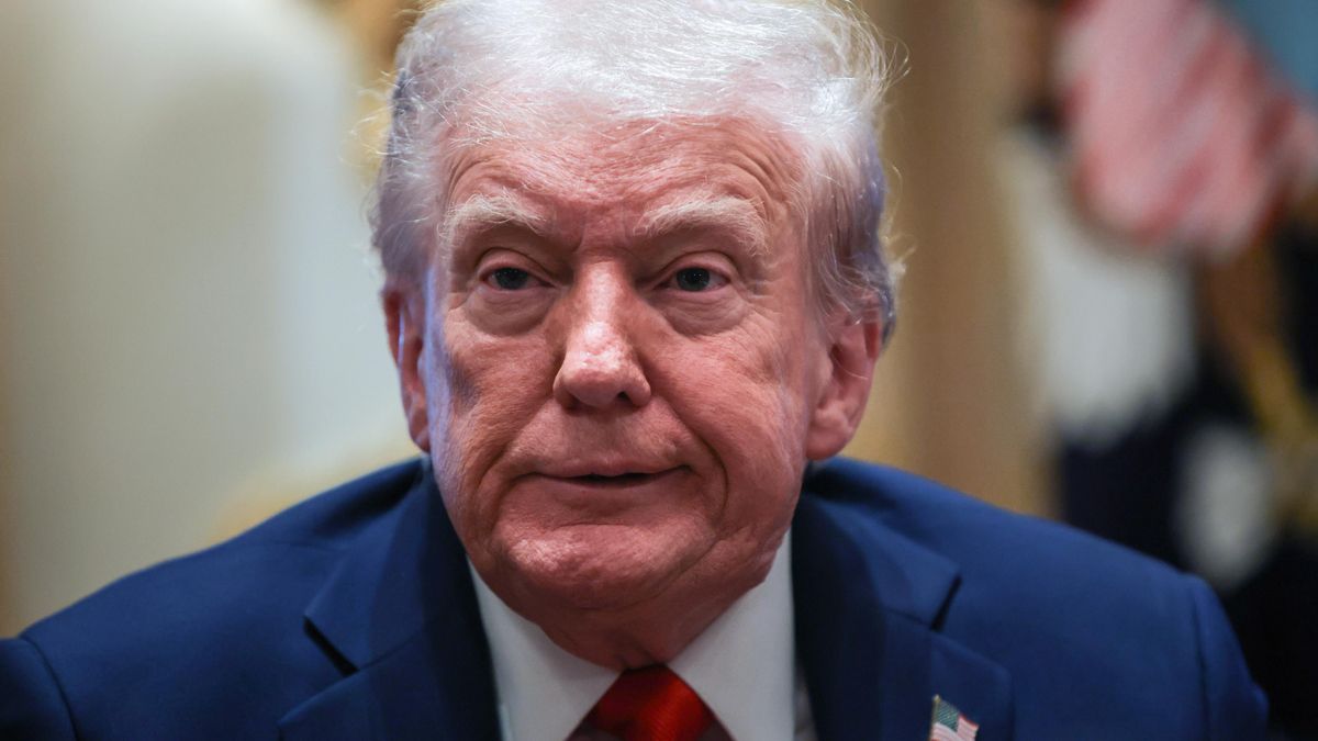 Trump autoriza operaciones de la CIA en Venezuela mientras el Ejército de EEUU evalúa ataques al país, según The New York Times