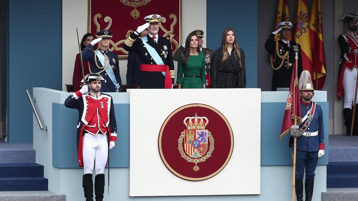 El desfile militar del 12 de octubre refleja la soledad de Abascal en su plantón al rey y sus ataques al Gobierno