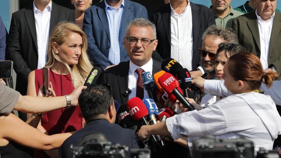 Un partidario de la reunificación de Chipre gana las presidenciales en la zona turca