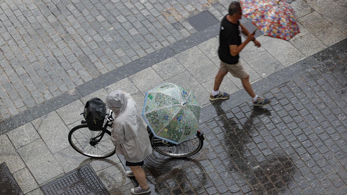 La lluvias por la dana Alice obligan a cortar carreteras e inunda bajos mientras la situación de complica en Alicante