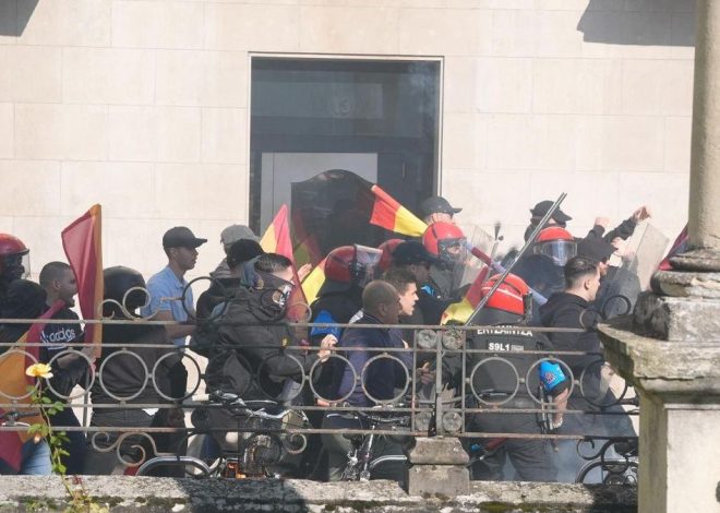 Lluvia de críticas a la Ertzaintza por la planificación del operativo de seguridad en la visita de Falange Española a Vitoria