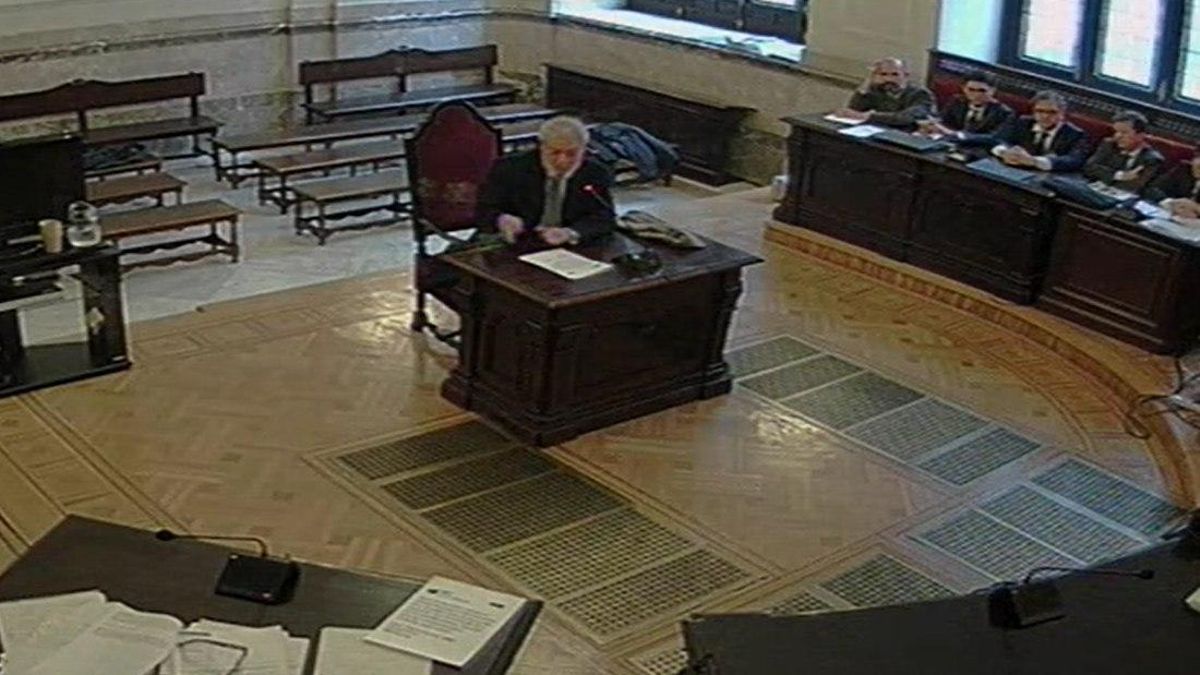 VÍDEO | Miguel Ángel Rodríguez confesó su bulo en el Supremo: «No es información, pero tengo el pelo blanco»