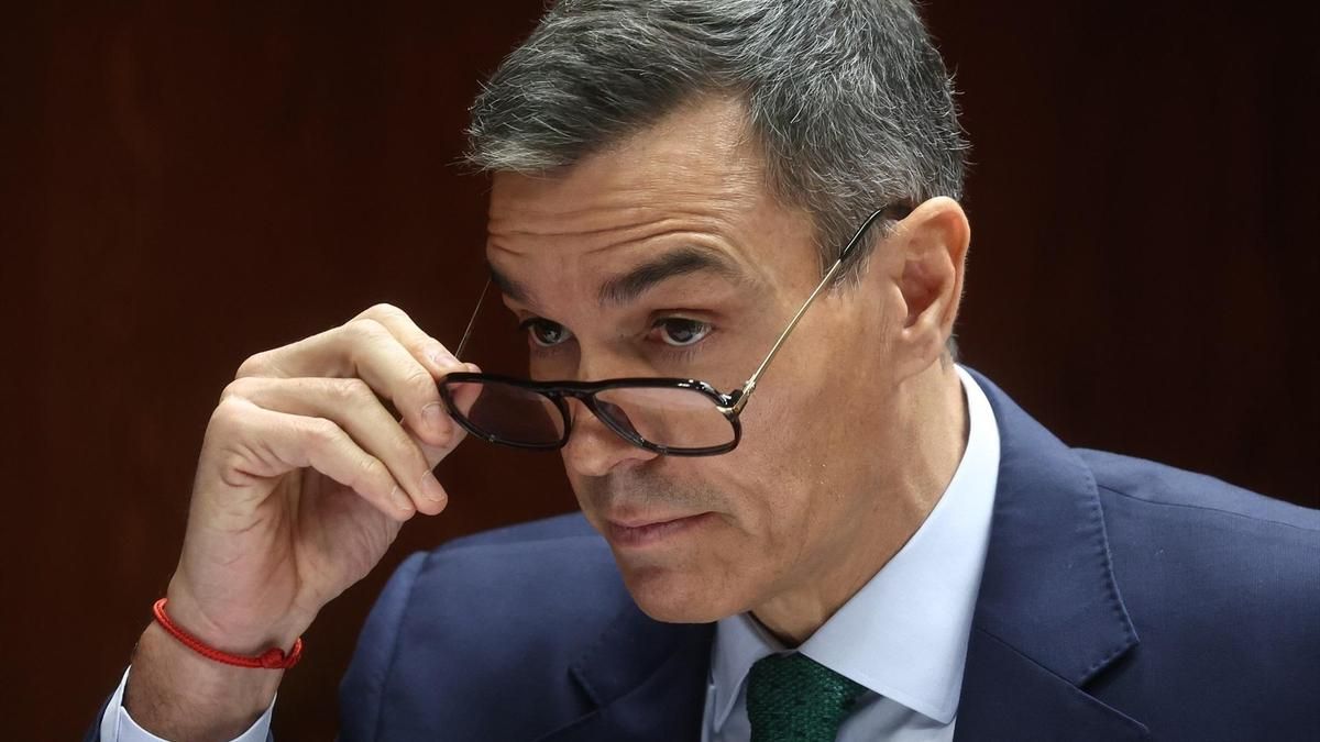 «Lo de las gafas»: Sánchez aclara el misterio de su nuevo ‘look’