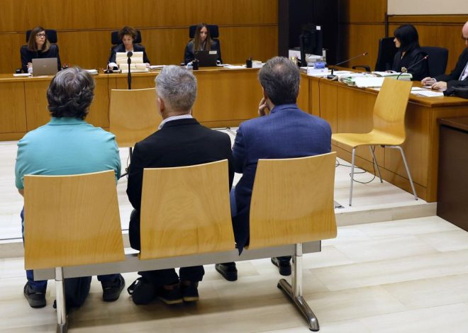 El padre de Canet que acusa a tres tuiteros de acoso por el 25% de castellano convierte el juicio en una crítica a la inmersión